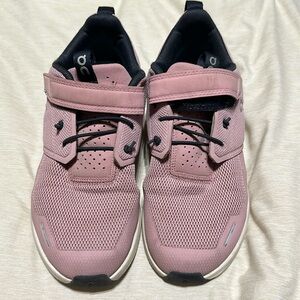 Girls On Cloud Shoes